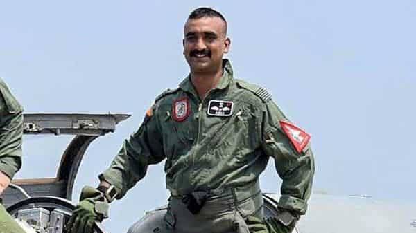 AlkaAgrawal_ef's tweet image. याद है अभिनंदन? 🔥🇮🇳
पाकिस्तान के हाथ लग गया था !!

लेकिन पाकिस्तान की बदकिस्मती से उस समय कोई आयरन लेडी भारत की प्रधान मंत्री नहीं थी और न कोई देहाती औरत कहा जानेवाला मौनमोहन दिल्ली की गद्दी पर बैठा था।

मोदी ने 9 बजे रात को पाsकिस्तान पर मिसाइल अटैक का समय तय कर दिया! और जैसा…