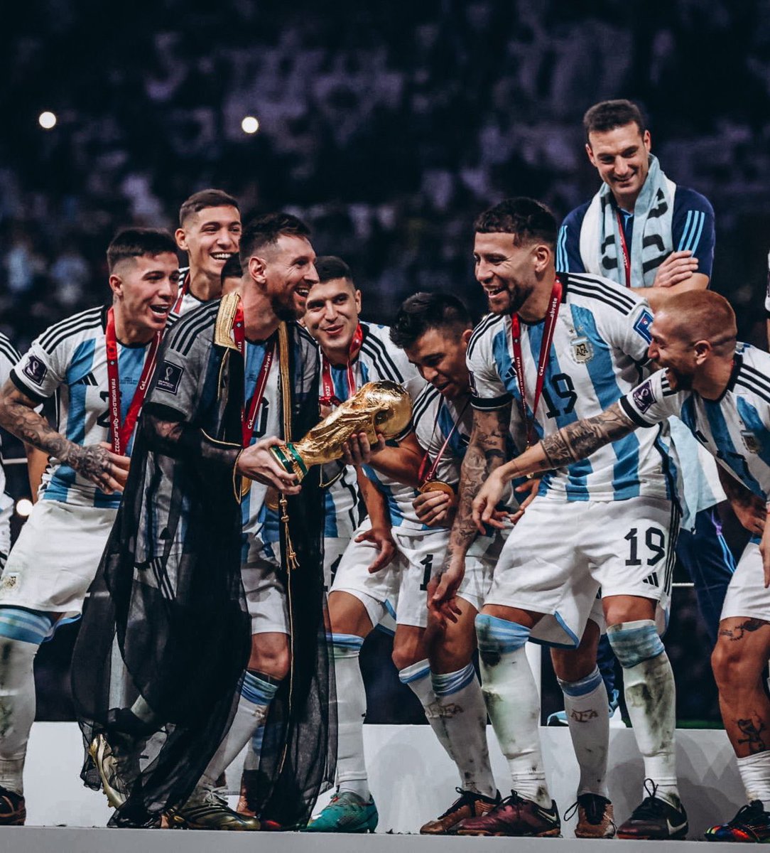🇦🇷🔙 | A 17 meses de la gloria, es momento de que recordemos todos juntos TODOS LOS GOLES que marcó la Selección Argentina en el Mundial de Qatar 2022.

Música, maestro.

Y que empiece el show… 🧵