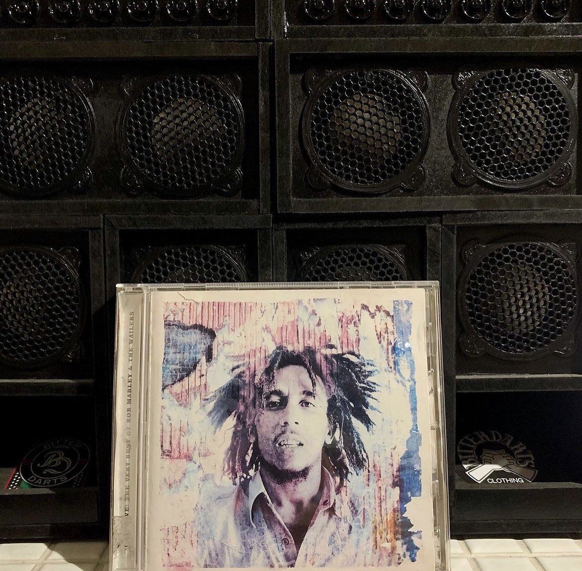 Now playing💿🎶
『ONE LOVE：THE VERY BEST OF BOB MARLEY & THE WAILERS』
CD by BOB MARLEY & THE WAILERS
BITTER DARTS
bitterdarts.com/shouhin/MixCD-…

 #bobmarley
#theverybestofbobmarleyandthewailers #reggae #rootsreggae #bitterdarts #ビターダーツ #青森洋服屋 #青森レコード