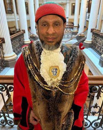 Nuevo alcalde de Brighton, Reino Unido. Parece una broma pero no lo es