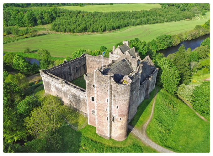 High above #DouneCastle.
Great 📸: @FrancisMcC33178

#Castle #ScotlandIsCalling #Scotland #VisitScotland #ScottishBanner #ScottishCastle #LoveScotland