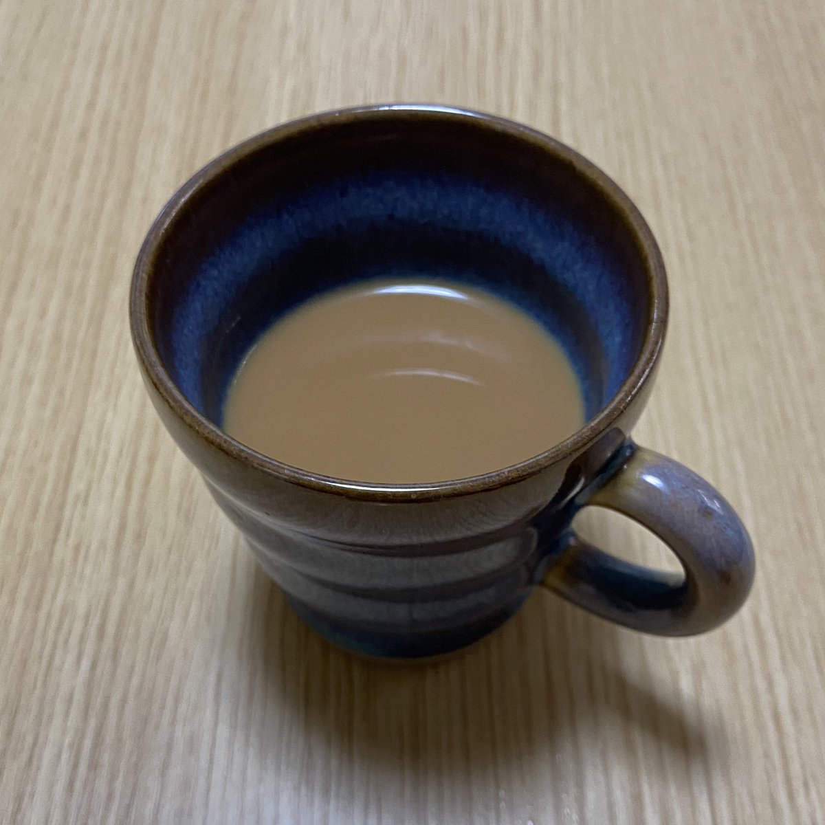 マキネッタでカフェラテ☕️
きび砂糖で甘めに。

これ飲んだらお墓参りと実家へ。