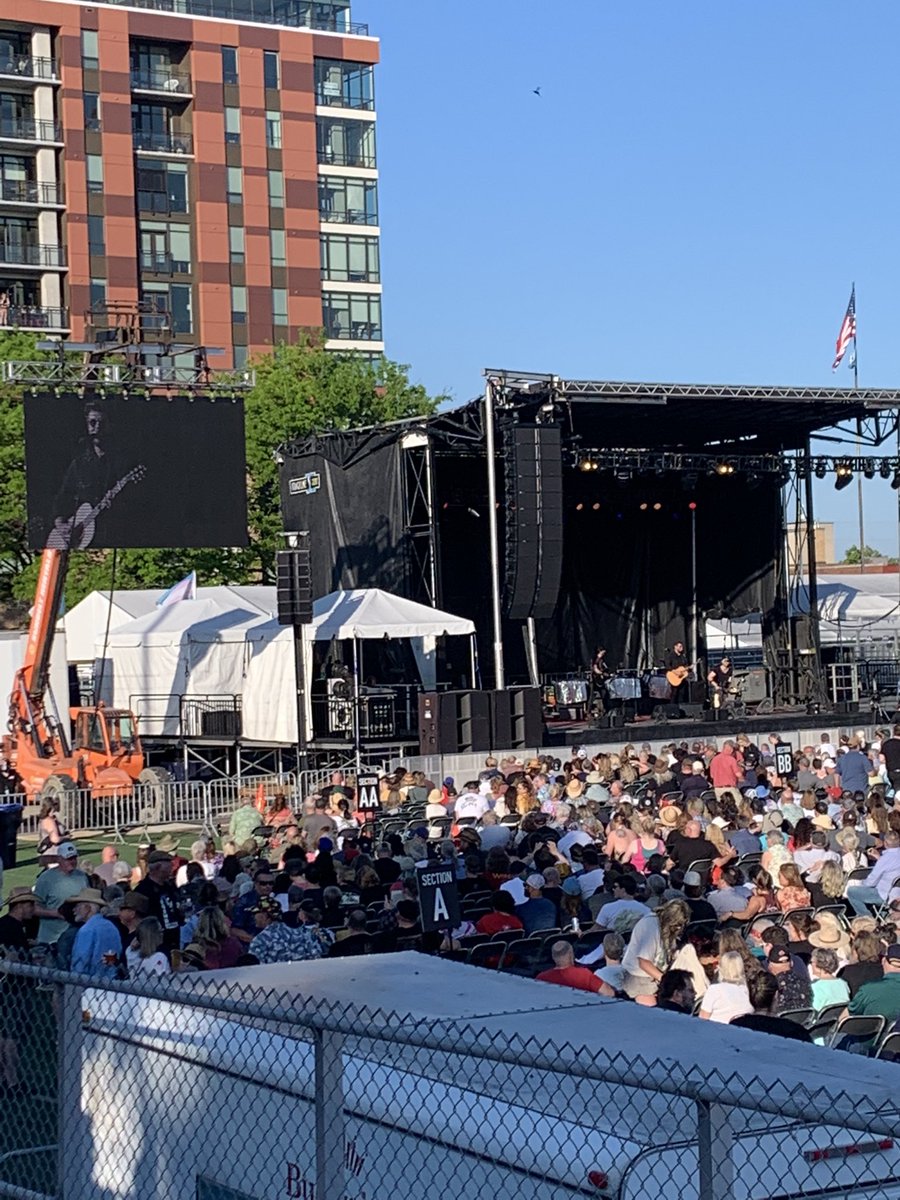 ghhawks's tweet photo. Enjoying @Ryan_Larkins opening for Willie Nelson in Madison tonight! Great set! https://t.co/MYZczCq0kR
