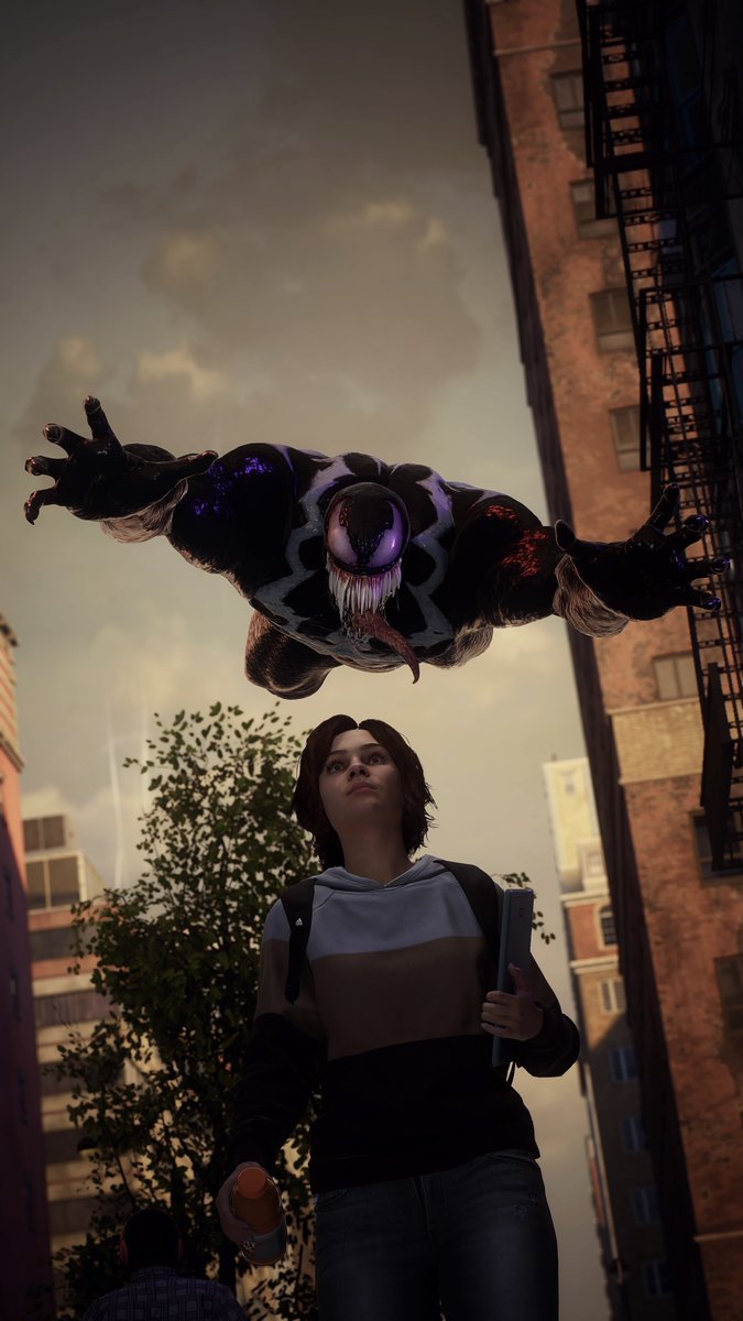 pay attention to your surroundings. 

#insomGamesCommunity 
@insomniacgames 

#SpiderMan2PS5 
#VPRT #VPSpotlight