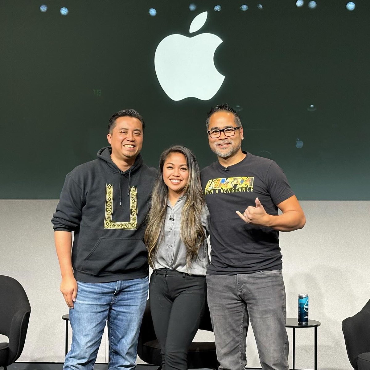 LumpiaMovie's tweet image. Honored to share our story with Apple staff for #asianpacificislanderamericanheritagemonth 
The fireside chat featured @aprilabsynth, Patricio Ginelsa moderated by Berjes Enriquez 

THANK YOU 🍎

#Apple #APIHM #firesidechat #LumpiaMovie #LumpiaWithAVengeance