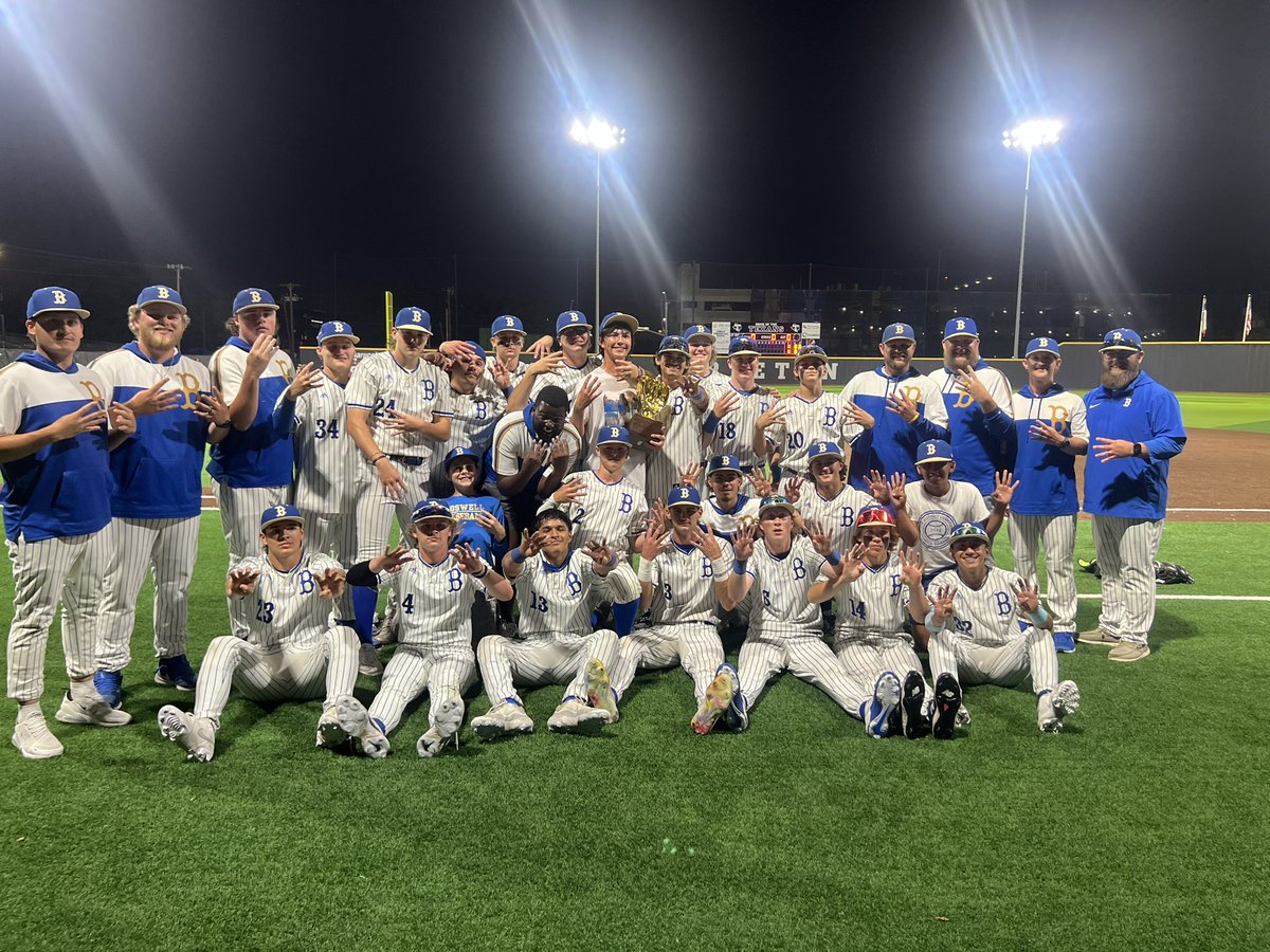 REGIONAL QUARTER FINAL CHAMPS!! We 🧹 🧹 Legacy 6-4! This team doesn’t quit! Round 4 here we come!!! @emsisdathletics @6ATxHSBaseball #SOB ⚾️@BrodyBradley15 4.1ip 0R 4K 1H 1BB W 🔵@coby_mcbride 2/4 2B 2RBI ⚾️@MasonBelly 1/1 3BB 🔵@ChasePockrus 1/4 2RBI