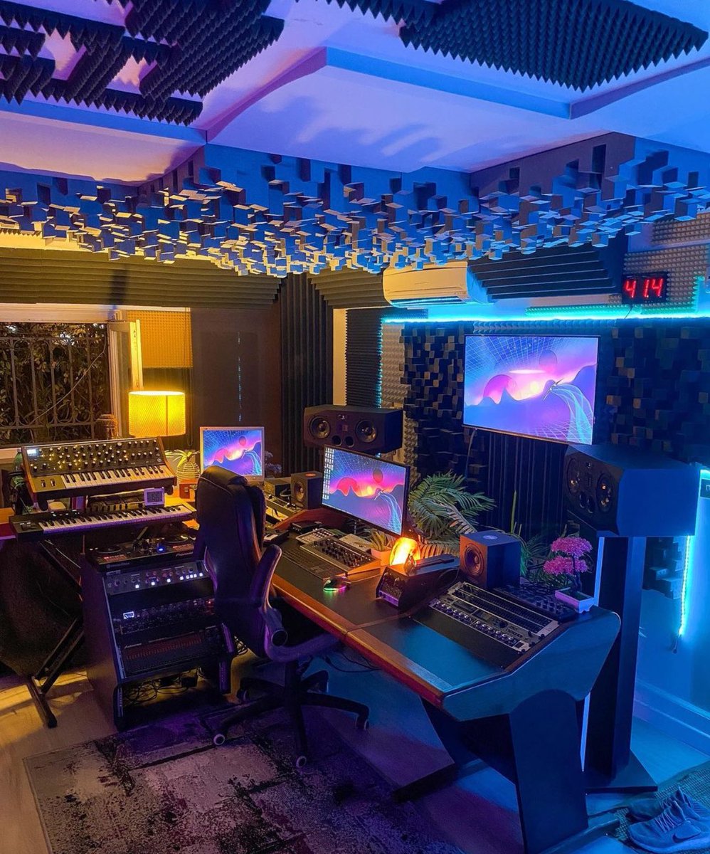 Would you lock yourself in here for the weekend? 👀 #StudioLife