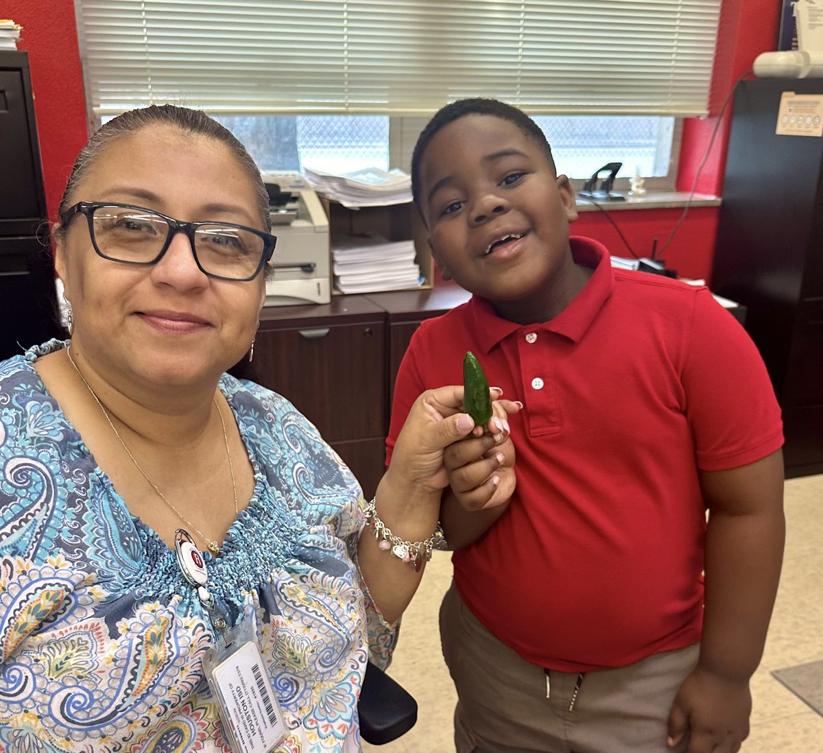 Despite the unpredictable weather, Ross STEM Kinder Gardens continue to produce fruit. Ms. Brown &amp; Ms. Rivera were today’s lucky recipients. #OooLaLa <a href="/PrincipalReed_/">Principal Reed_RossES</a> <a href="/ray4d_thebetsy/">Robin Rayford ✏️🍎</a> <a href="/BetsyRossElem/">Betsy Ross ES</a> @HISDChoice @TeamHISD @HISDFACE <a href="/houstongent/">kdowney</a> <a href="/Brainmogul95/">Patrice Brown</a> <a href="/MsOnFire2Nspir3/">ShaRell Webb</a> <a href="/tuwest/">Treasure West</a>