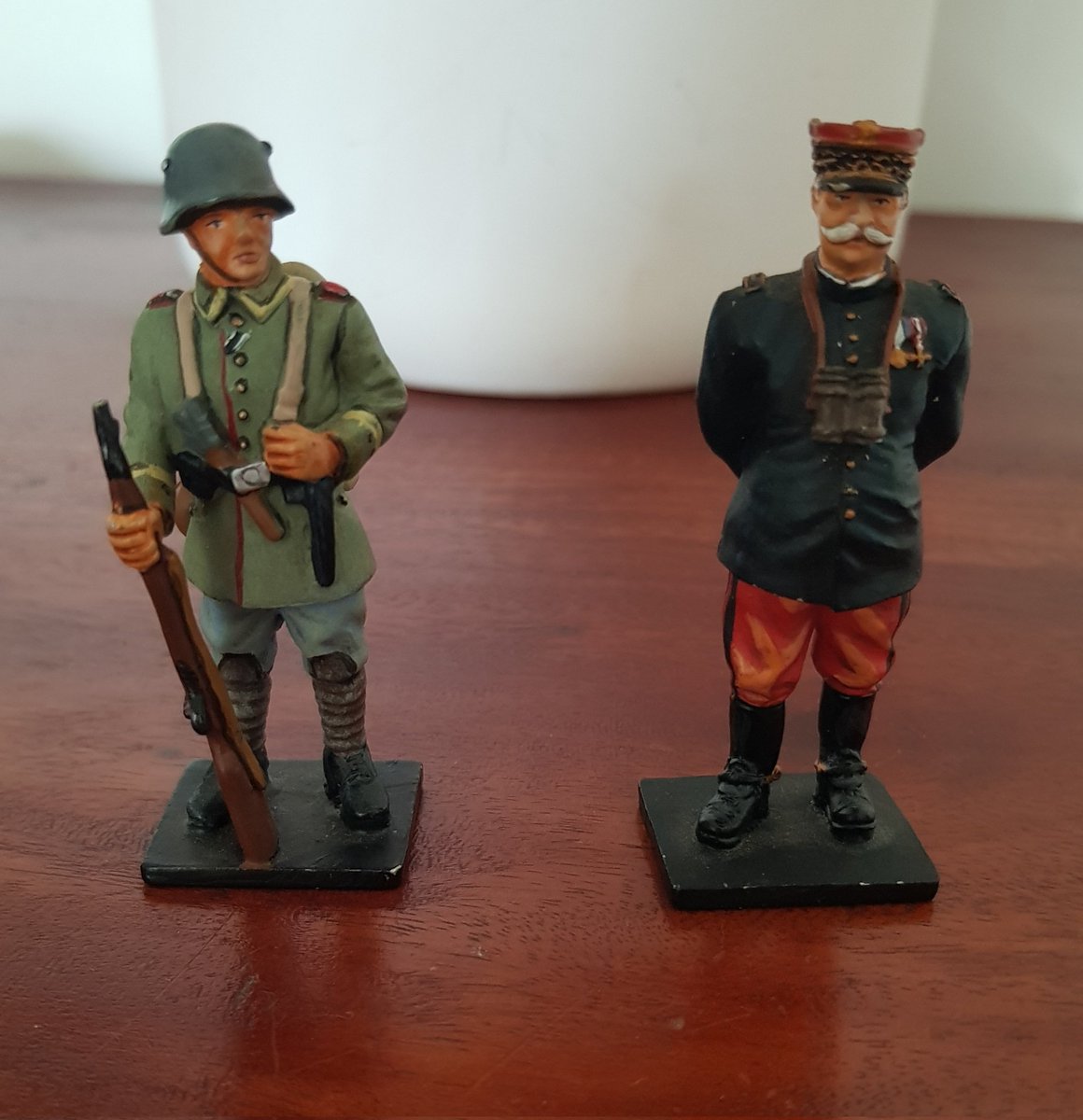 Today's fleamarket finds. Del Prado Joffre and Stormtrooper. #FWW Bugünün bitpazarı hasılatı. Del Prado yapımı Fransız Mareşal Joffre ve Alman hücum bölüğü astsubayı