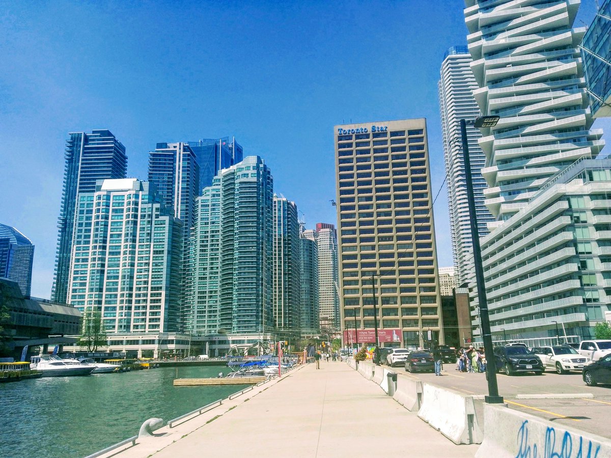 TOMORROW, I'm taking the SHORTEST boat ride in the world for Free. 90 SECONDS LONG 🤯

📸: Stay Tuned ⭐🚢
Toronto, ON 🇨🇦 Canada 

#saturday #fun #funday #toronto #ontario #canada #photo #art #follow #like #the6ix #condos