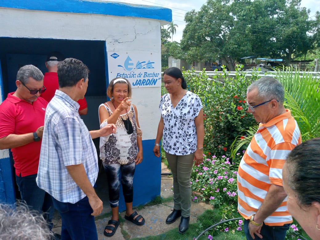 Visitamos la Estación de bombeo #ElJardin , una de las 142 que funcionan en la Provincia Las Tunas, con Energía fotovoltaica, abastece 910 personas #CubaViveYTrabaja #INRHCuba