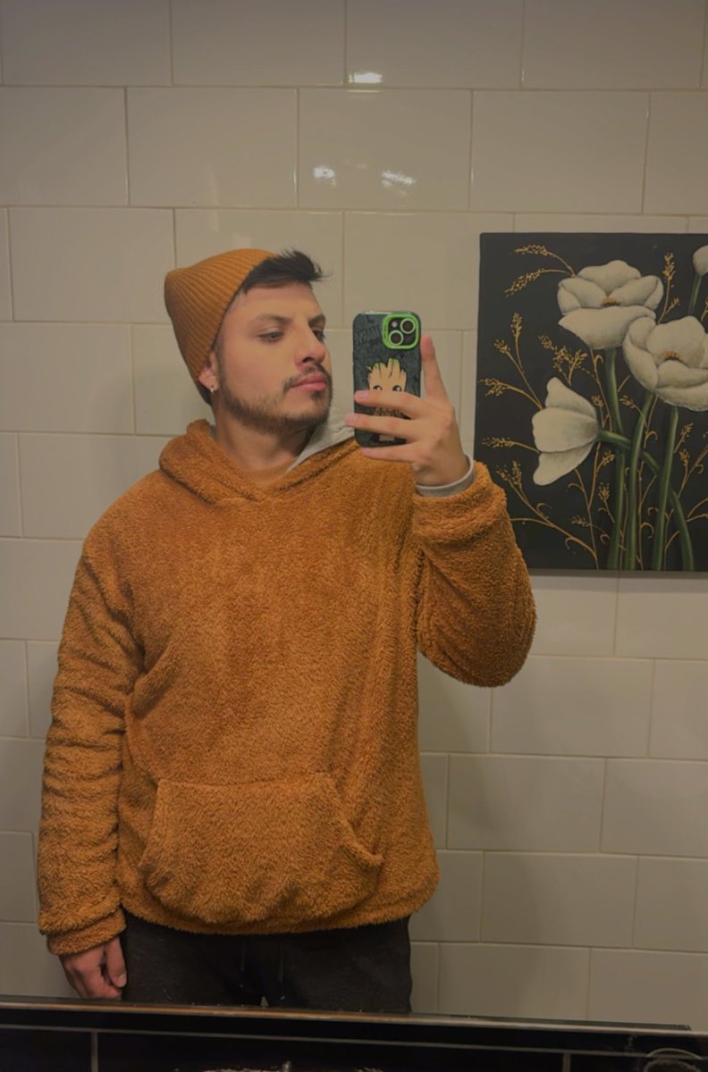 OctavioFerrada's tweet image. Ella hace todo por seducirme 💅💋