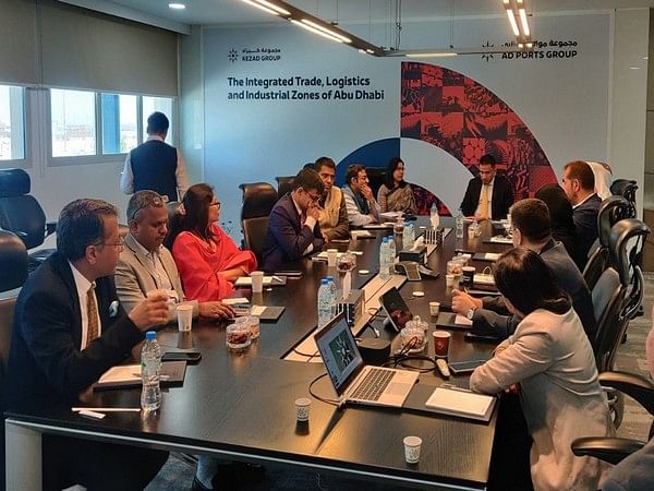 ہندوستان اور متحدہ عرب امارات نے انڈیا مڈل ایسٹ یورپ اکنامک کوریڈور (IMEEC) کی ترقی پر تبادلہ خیال کرنے کے لیے میٹنگ کی۔

 • ہندوستان اور متحدہ عرب امارات (یو اے ای) نے 15-17 مئی تک ہندوستان-مشرق وسطی-یورپ اکنامک کوریڈور (IMEEC) کے نفاذ پر تبادلہ خیال کرنے کے لئے میٹنگیں کیں، جس