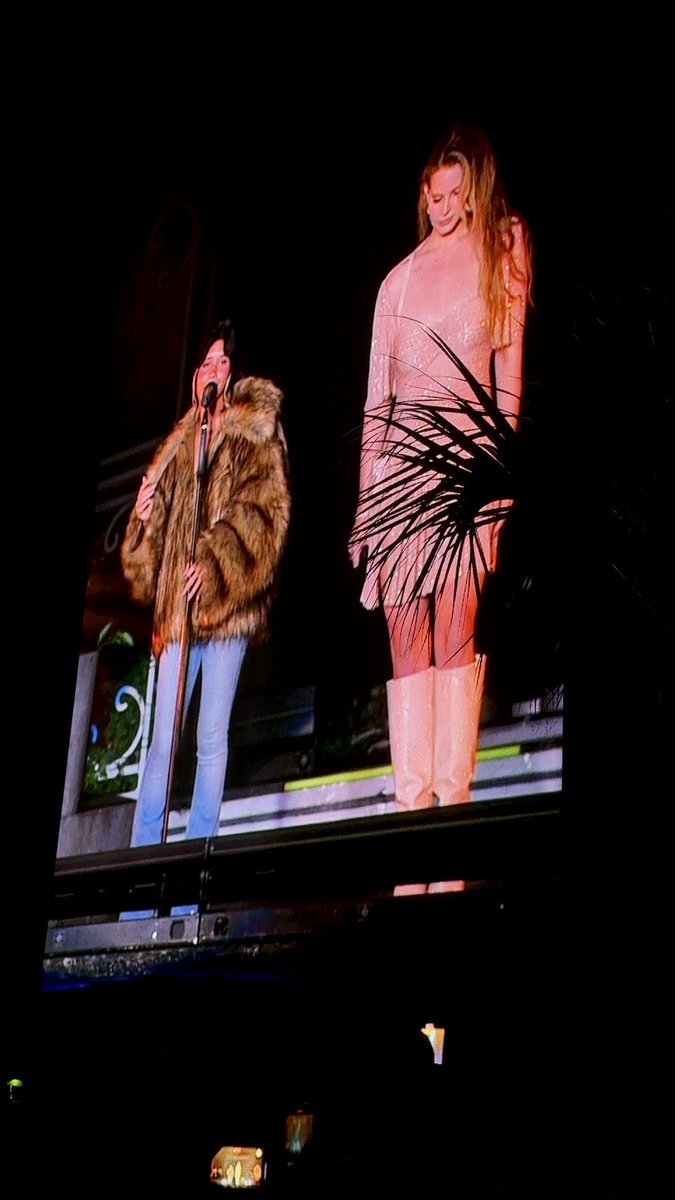 concertleaks's tweet photo. Lana Del Rey brought out Nessa Barrett to perform ‘American Jesus’ tonight at Hangout Festival! https://t.co/VFfNJ8Ohet