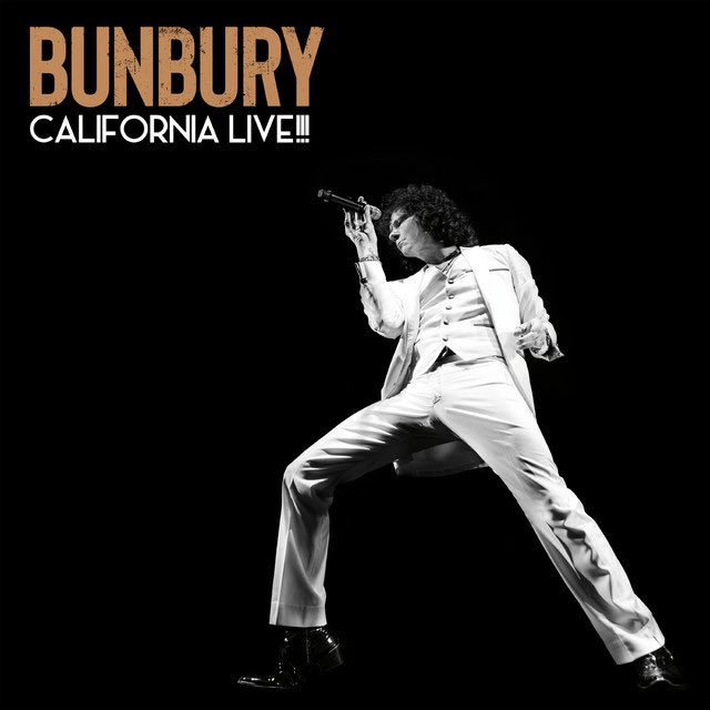 ¡Hoy celebramos el quinto aniversario de “California Live!!!” de Enrique Bunbury!
El álbum, grabado en 2019, captura la increíble energía de sus conciertos en vivo en California. Con interpretaciones memorables y una conexión única con el público, “California Live!!!” es un