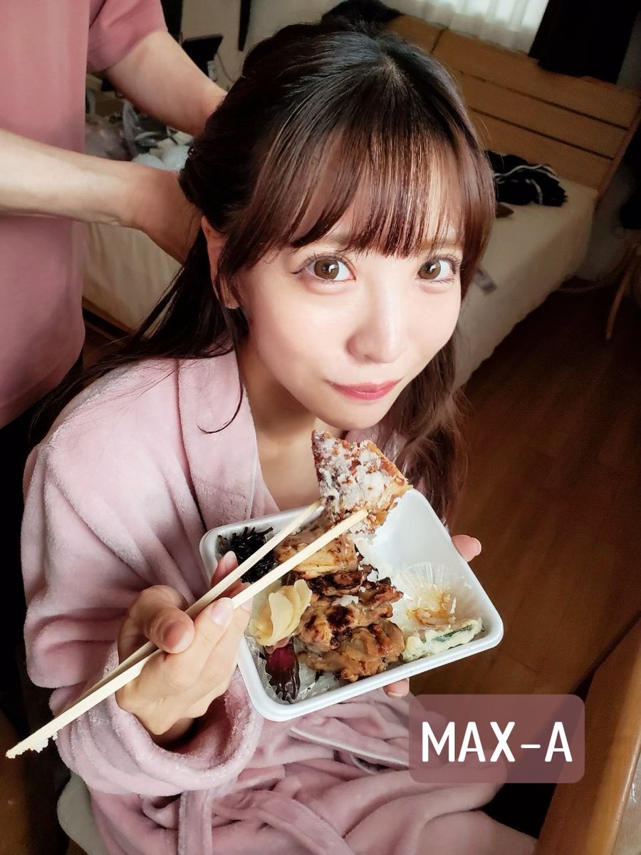 お天気良き💕 皆様楽しい週末をお過ごしくださいね✨ @yuyu_chan22 #maxa #お弁当 #小那海あや