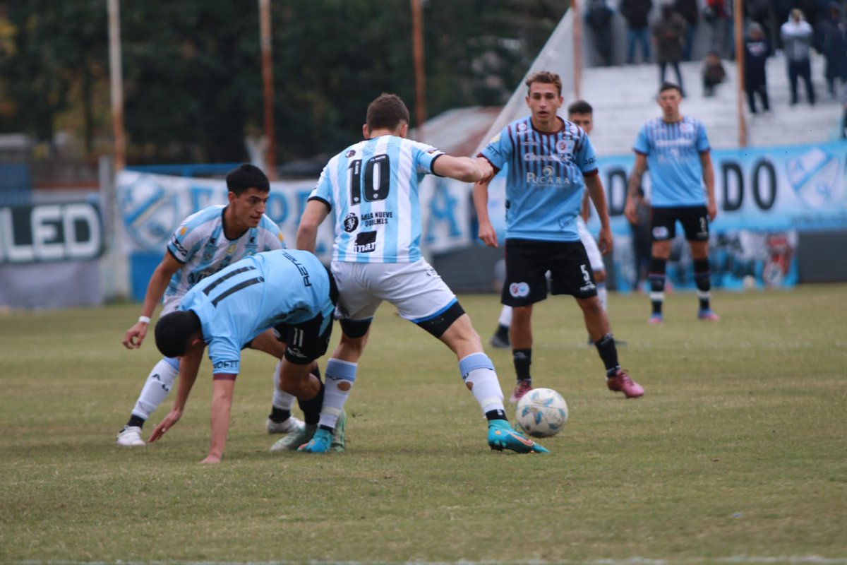 #Fútbol | El #Mate volvió al triunfo en #LaBarranca, goleó al #Furgonero y nuevamente se arrima a la punta.
.
#AFA #PrimeraB #ArgentinoDeQuilmes #UAIUrquiza #SubidoAlTren #Análisis #DeportesEnQuilmes
.
Leé más en: deportesenquilmes.com.ar/spip.php?artic…