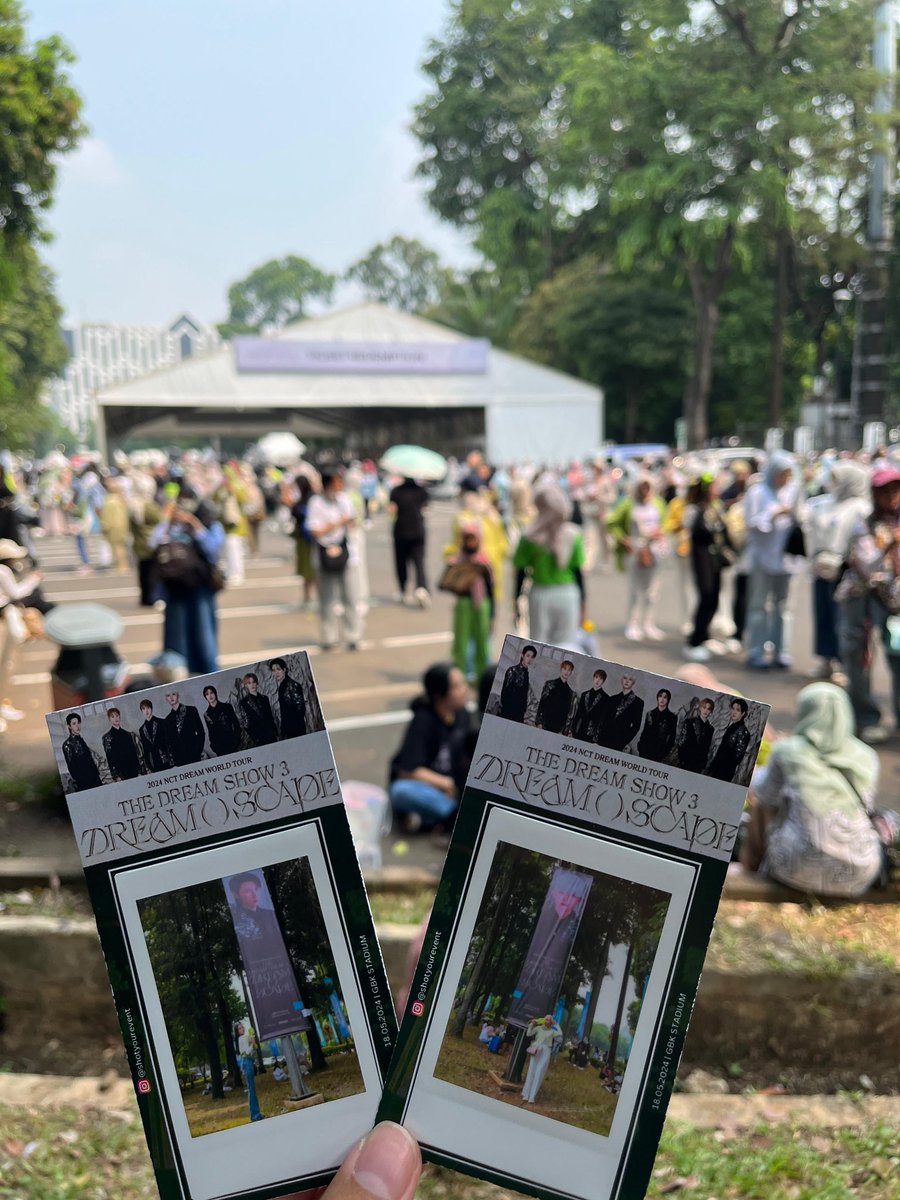 AdiRahadiPutra's tweet photo. yuk guys merapat
yg mau foto polaroid dm ya
nanti aku bisikin harganya
#TDS3inJAKARTA 
#NCTDREAM 
#NCTDREAM_THEDREAMSHOW3 https://t.co/L2t1kJAXIu
