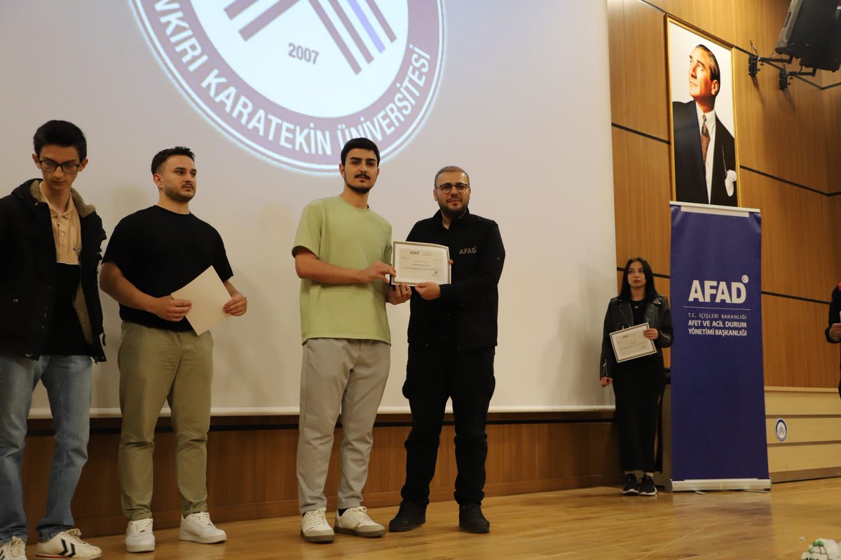 Çankırı Karatekin Üniversitesi ve Çankırı AFAD İl Müdürlüğü iş birliğiyle ortaklaşa düzenlenen 'Destek AFAD Gönüllüsü Kimlik Kartı Takdim Töreni', çok sayıda AFAD gönüllüsünü ve sivil toplum kuruluşlarının katılımıyla gerçekleştirildi.