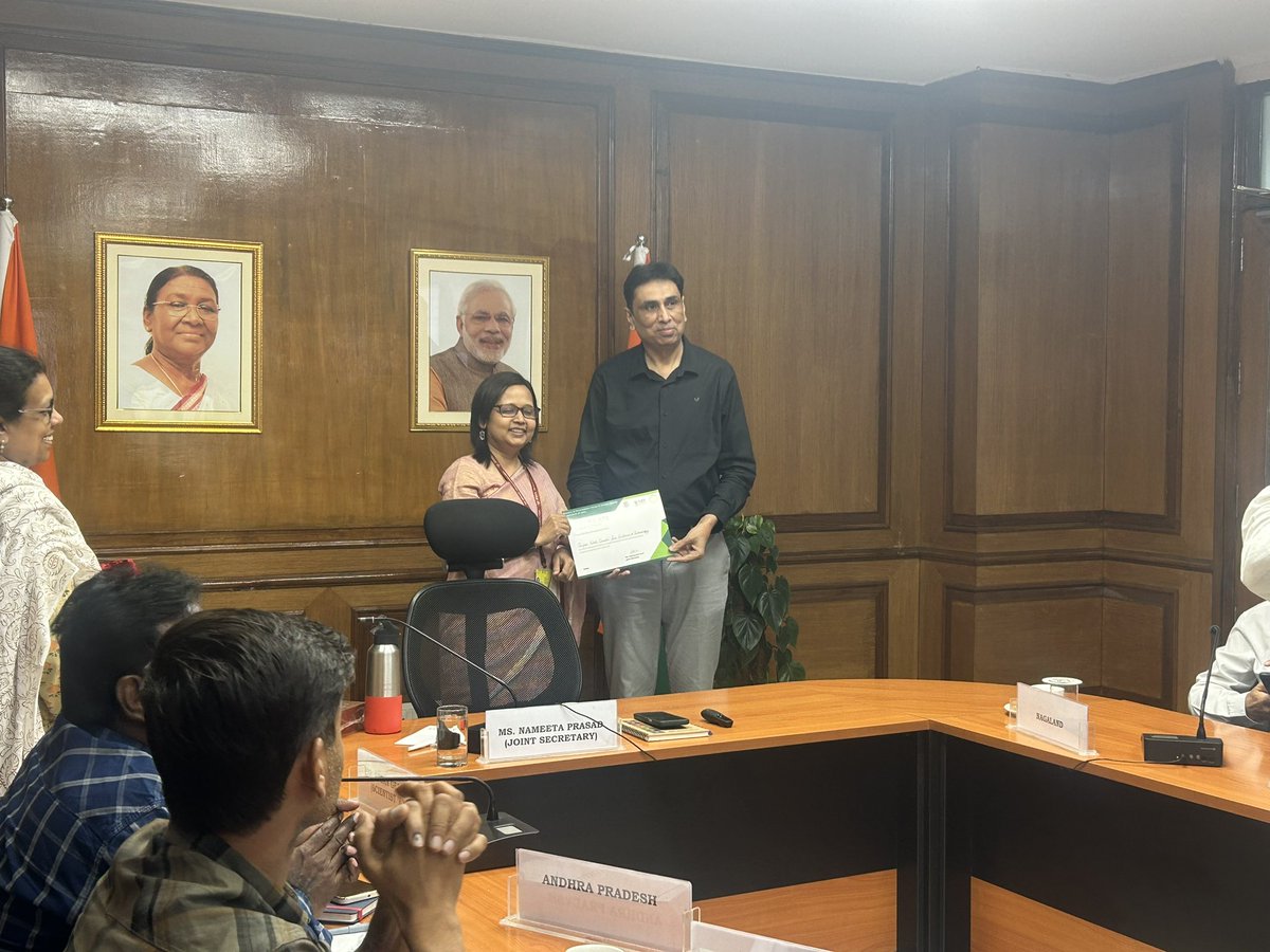 Proud moment for @PSCST_GoP to be honoured with Certificate of Excellence for Outstanding Achievement in implementing #EnvironmentEducationPrograme by @moefcc. Kudos to all our #EcoClubs & other partners for promoting #sustainable actions in the state. @nameetaprasad @trahul1976