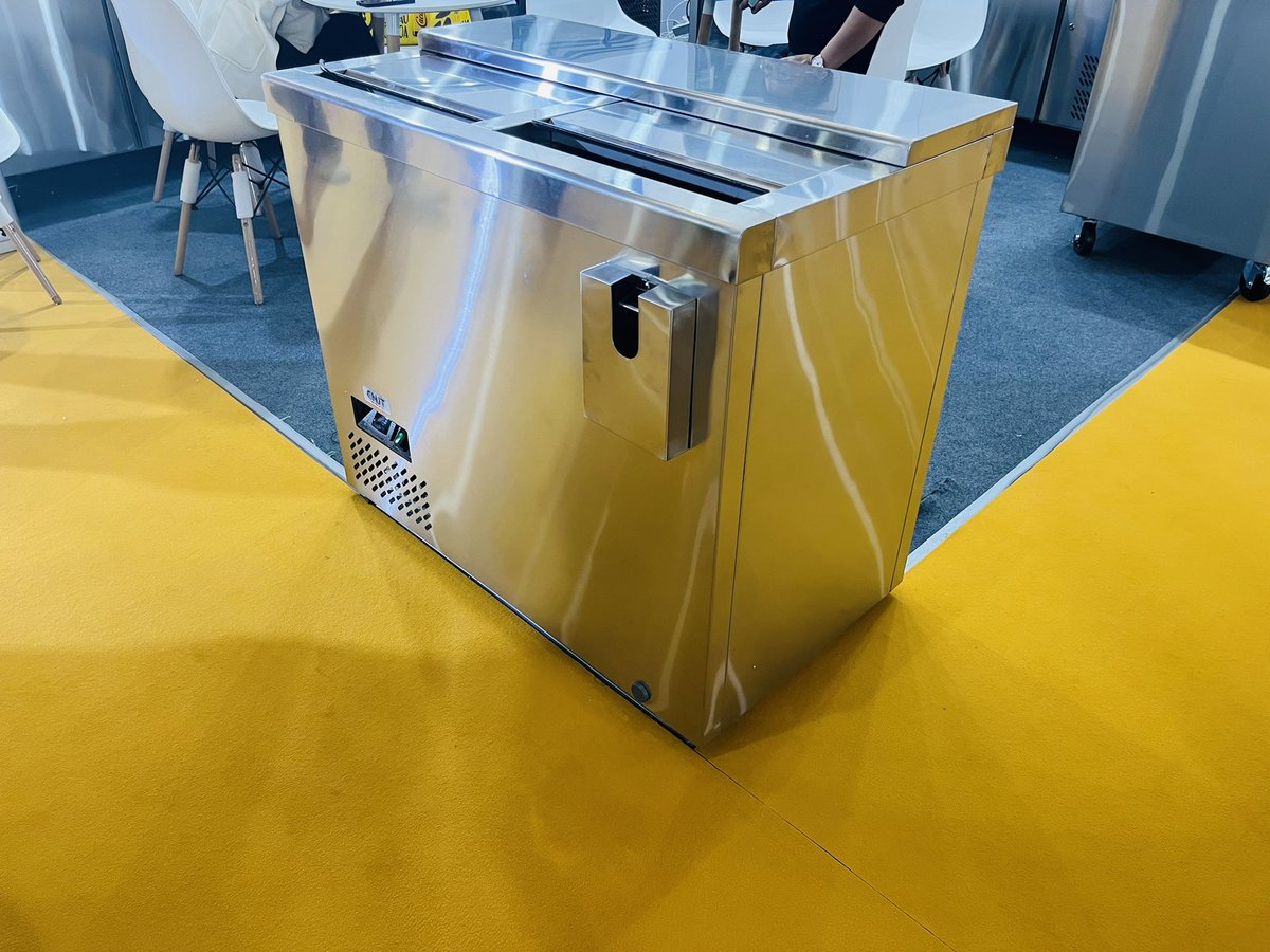 ⚡️ Oferta única de botellero refrigerado:

✅ Acero inoxidable

✅ Mayor capacidad con escalón 

✅ Batería evaporadora integrada

✅ Abridor de botellas

✅ En stock

🔗 elhostelero.com/botelleros-fri…