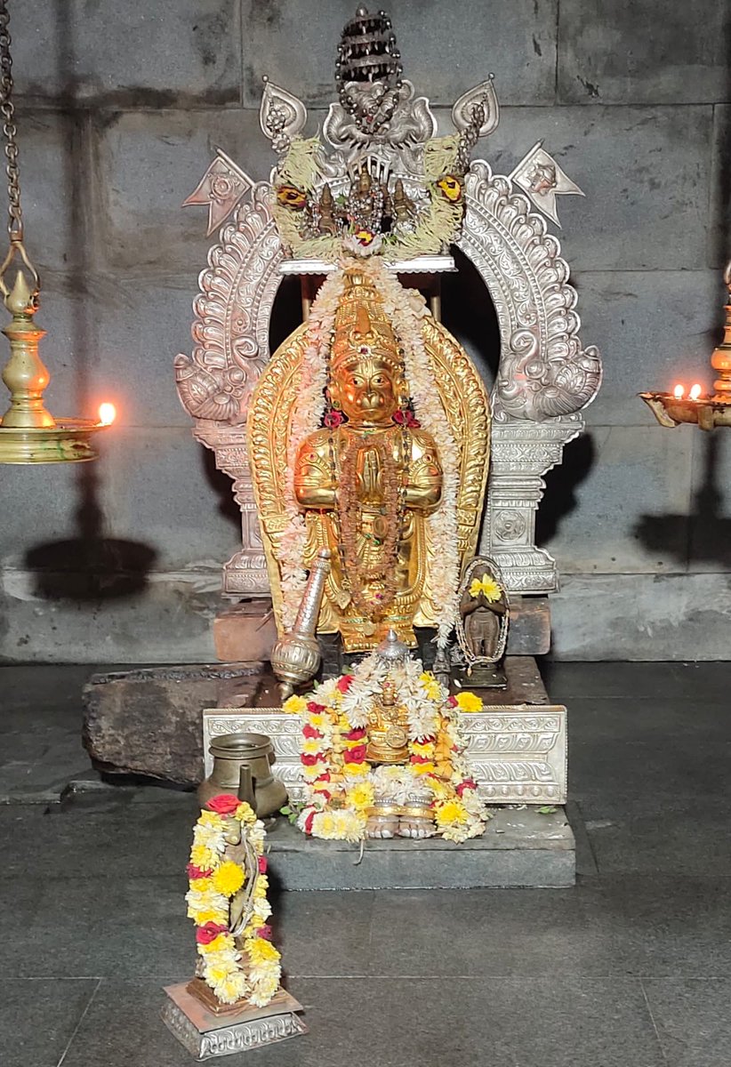 ಪಲಿಮಾರು ಮಠದ ಮುಖ್ಯಪ್ರಾಣ ದೇವರ ಶನಿವಾರದ ಬೆಳಿಗ್ಗೆಯ ಪೂಜೆಯ ಅಲಂಕಾರ 18/05/2024

#Udupi Shri Palimaru Matha

#TempleConnect #PalimaruMatha #Hanuman #Anjaneya #Maruti #Thenkpete #Tulunadu #Karnataka
templeconnect.com
Your Devotional Connect Online