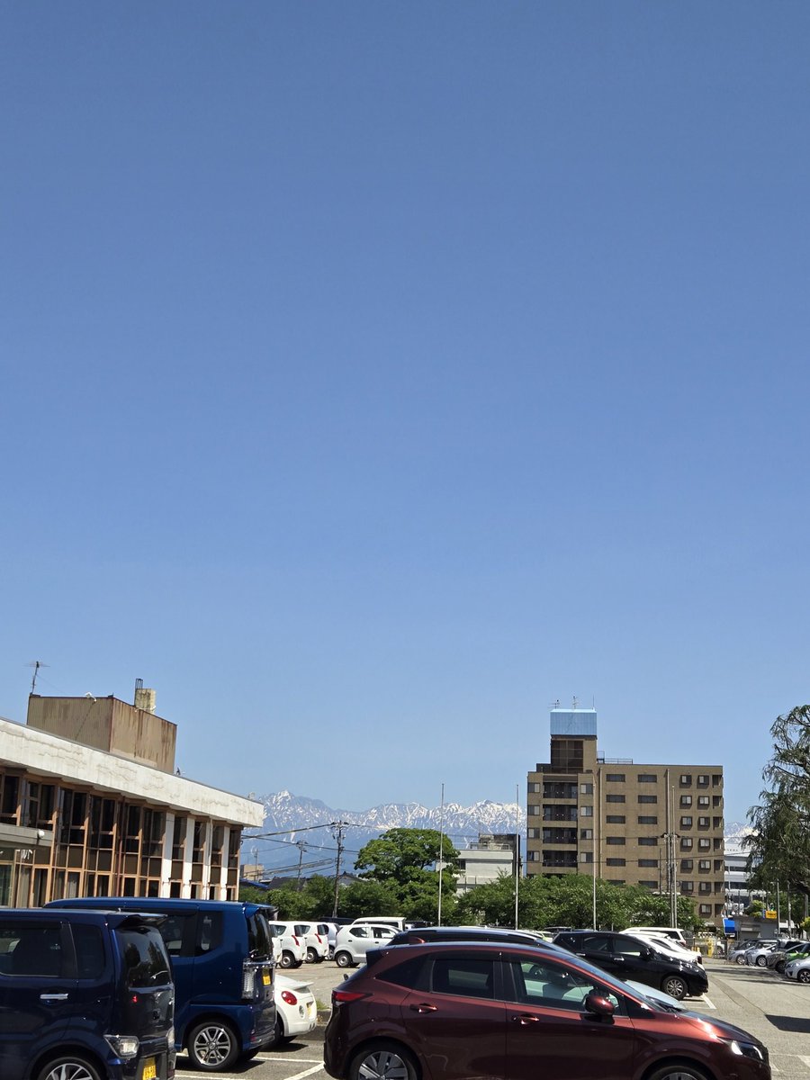 快晴の富山
立山連峰が見える