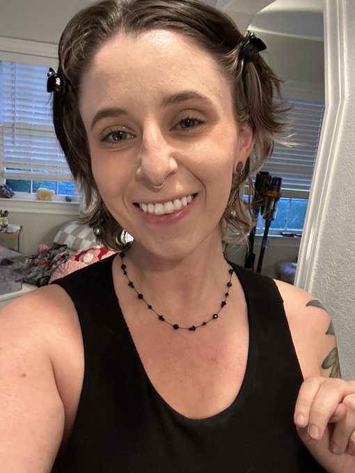 I dressed cute tonight for fun dinner with friends &hearts;️ https://t.co/2ba9dGNmB7