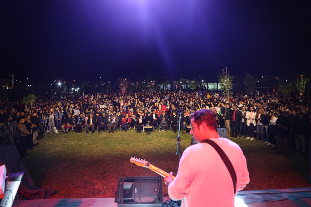 Iğdır'ın bir ucundan bir ucuna yükselen #GençlikHaftası konser coşkusunu gururla sunarız. 🇹🇷

Muhteşem konser 🎵 hele gençlerimizin enerjisi bambaşka! 👏🇹🇷

#TürkiyeninGücüGençliği🇹🇷