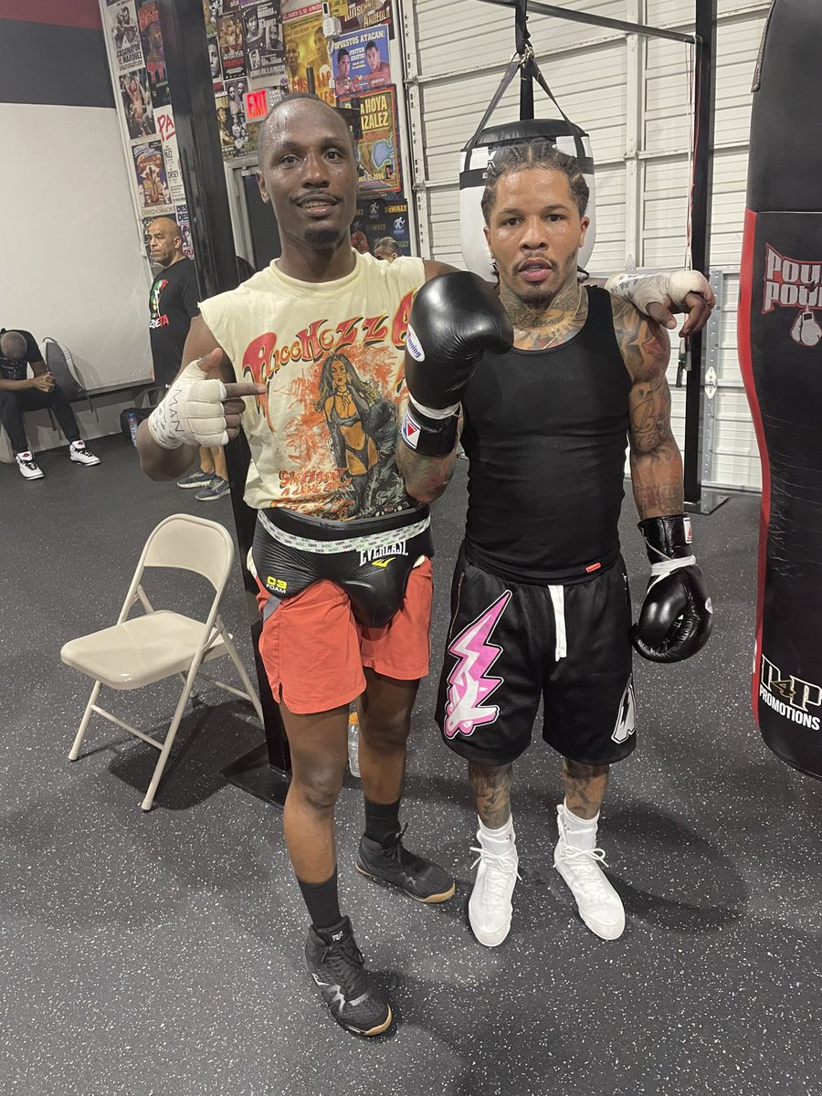 Rumble young man rumble‼️

Kenneth Sims Jr X Gervonta “Tank” Davis working tonight 🔥🔥🔥

#boxing 
#davismartin