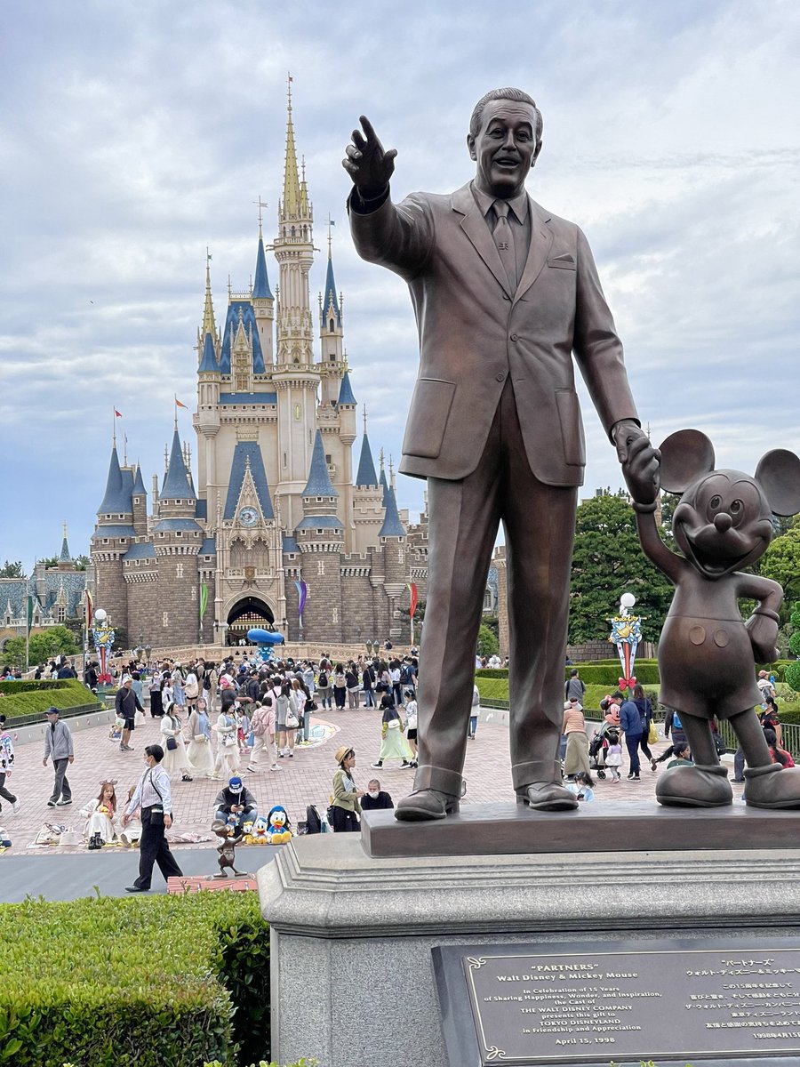 7amad94i's tweet photo. Disneyland https://t.co/kjjXc5ojSu