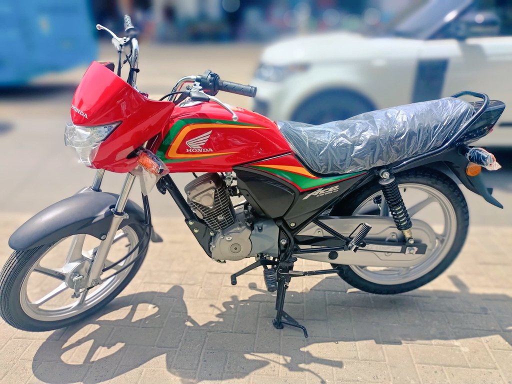 g_ndale's tweet photo. @_Mosflow Kwa 2,600,000/= tu unachukua mzigo mpyaa na ofa ya mafuta full tank. Boda ni honda. 0679289335 https://t.co/3gWi0ZSCer