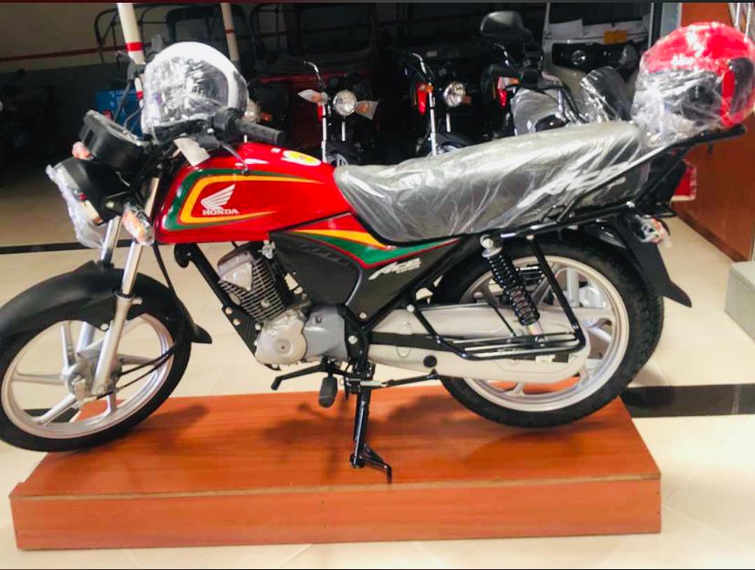 g_ndale's tweet photo. @_Mosflow Kwa 2,600,000/= tu unachukua mzigo mpyaa na ofa ya mafuta full tank. Boda ni honda. 0679289335 https://t.co/3gWi0ZSCer