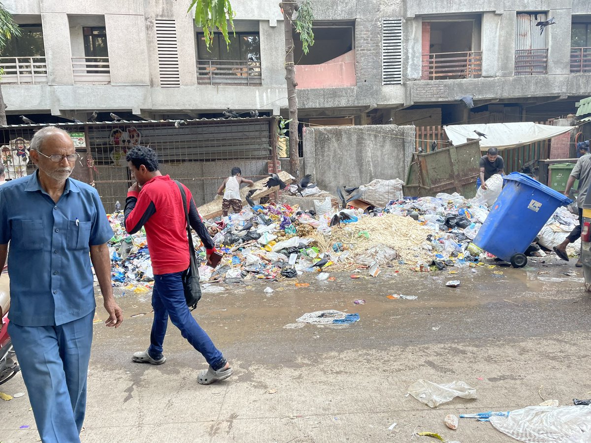 raaakh's tweet photo. Swacch Mumbai ….Anyone ???This is the daily state of Dadabhai road, Ajmeri Masjid lane Andheri W - since months https://t.co/Ef9CCeDVry