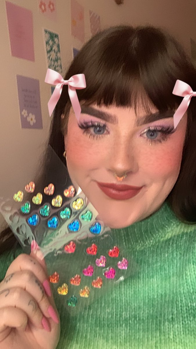 live now on Twitch playing some DDLV :3 every follow = a cute sticker on my face! Credit to @sydniesquiggle for the idea hehe 💐✨🌷🌥️🩷
Twitch.Tv/AngelicSoapy
🌟💭🍰🌷💓
#Twitch #Streamer #Cozy #CozyChaos #LGBT #DDLV