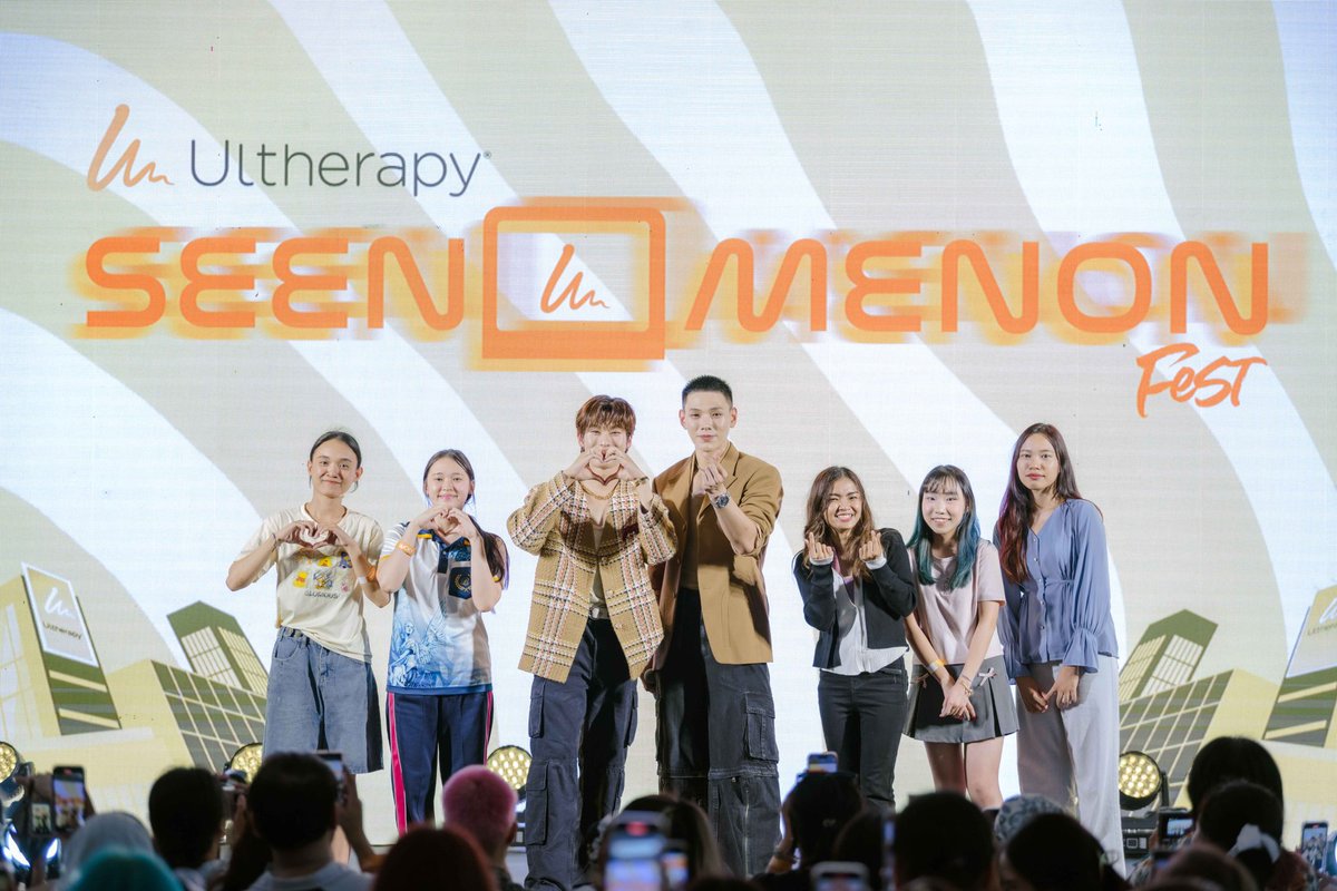 สวัสดีชาวเชียงใหม่ ภาพบรรยากาศงานวันแรกของงาน ULTHERAPY SEENOMENON ที่ Central Festival ภายในงานเมื่อวาน แฟนๆได้พบกับสองหนุ่มคู่จิ้น ที่กำลังมาแรงแบบสุดๆ ต้าห์อู๋ ออฟโรด ที่มาร่วมสร้างความสนุก และร่วมกิจกรรมภายในงาน คนที่พลาดไปไม่ต้องเสียใจ เพราะงานยังจัดวันนี้เป็นวันสุดท้าย!