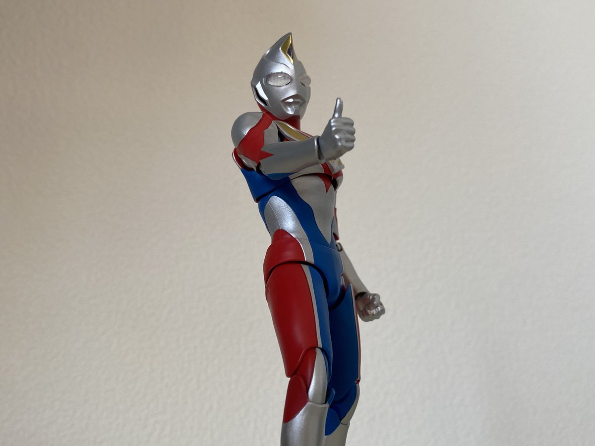 S.H.Figuarts 真骨彫ウルトラマンダイナ

神秘性を持ちつつギャグも出来る万能マン
劇場版ガイアと8兄弟、ウル銀、サーガ、10勇士、オリサガとデッカーでの活躍は観た
だ  が  肝心の本編を観た事が無い／^o^＼
買ったからには全話観ておきたい(だが前作ティガも未視聴)