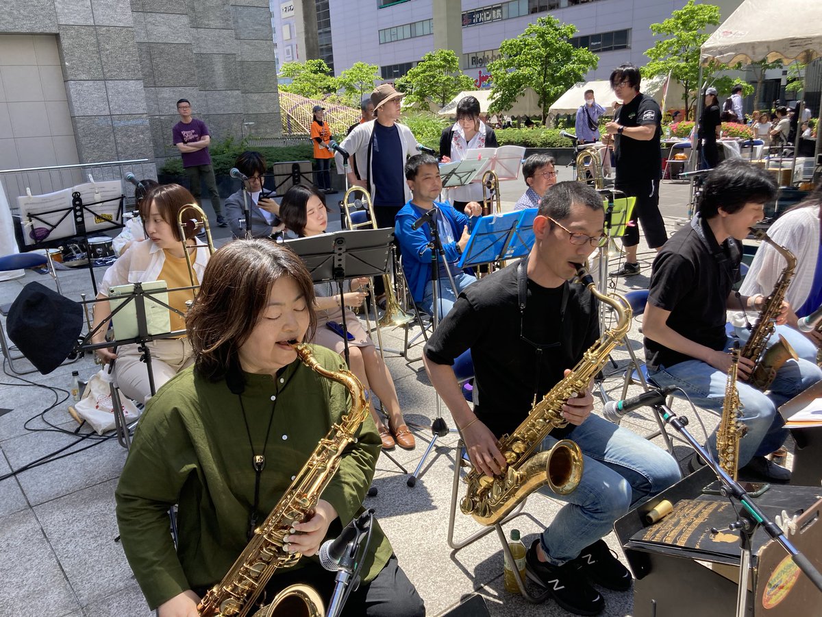 UJO_Jazz's tweet image. 晴天に恵まれ、素晴らしいお客様にご観覧いただき最高のステージ😆ありがとうございました!何度も出演させて頂いてますが、立川いったい音楽まつりは素晴らしいイベントですね!スタッフの皆様に感謝😊
#立川いったい音楽まつり
#立川いったい #立川
#名も無きジャズ楽団
#untitledjazzorchestra