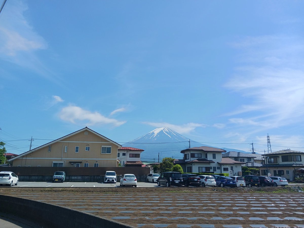 河口湖駅からただひたすら歩いているシドギャ