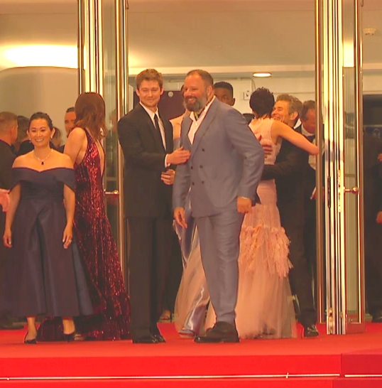 I'm a happy girl now..

#cannes2024 
 #JoeAlwyn
 #YorgosLanthimos