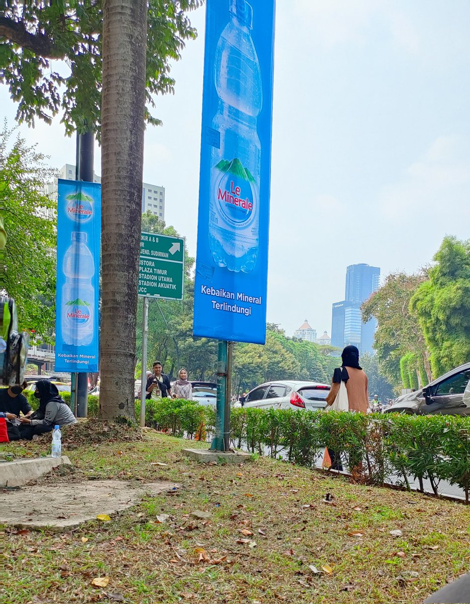 Plaza tenggara sampai jam 2