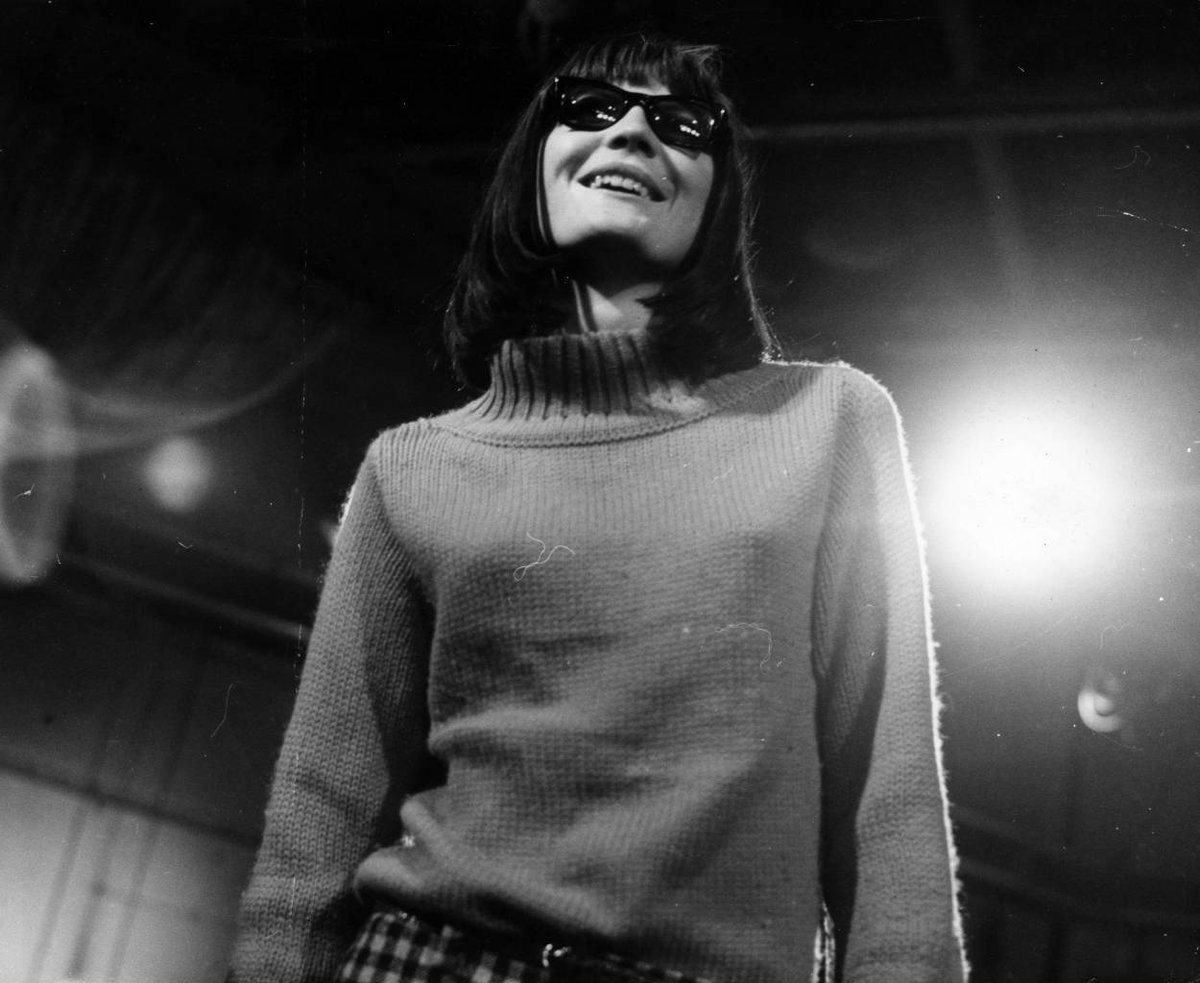 The Saturday Sausage Sandwich Three: Track Two: 'Reviewing The Situation' - Sandie Shaw - youtube.com/watch?v=f5ySSf…
