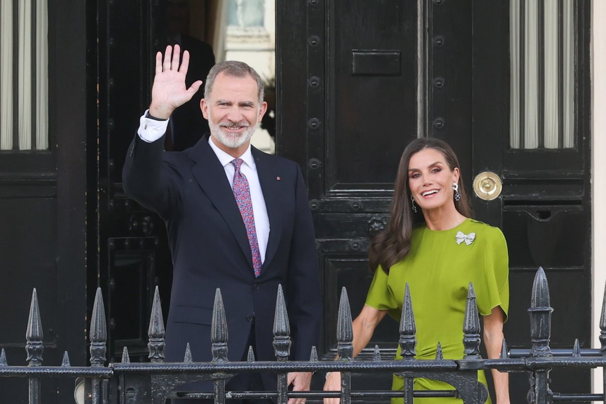 Buenos días a todos. Os deseamos un muy #FelizSábado #FelipeVI #Letizia #VERDE #VivaElRey #VivaEspaña