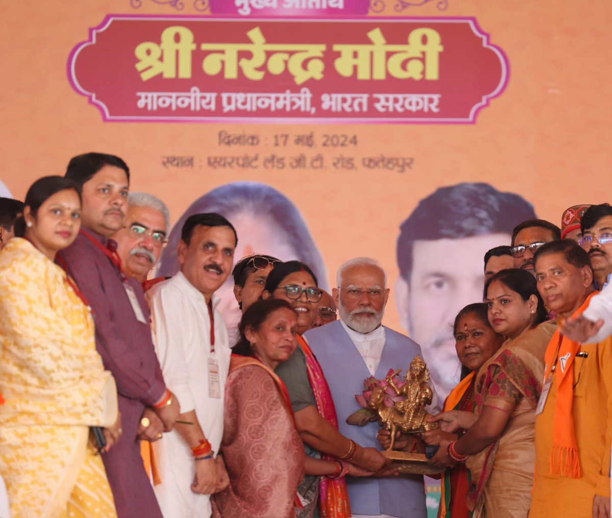आशीष मिश्रा (@ashishmishraftp) on Twitter photo नरेन्द्र मोदी जी की फतेहपुर जनसभा में उमड़ा जनसैलाब
जनता जनार्दन ने दिया आशीर्वाद फिर एक बार मोदी सरकार
अबकी बार400 पार
मोदी जी ने किया अपील कमल का बटन दबा कर साध्वी निरंजन ज्योति जी को भारी मतों से विजयी बनाये
<a href="/Bhupendraupbjp/">Bhupendra Singh Chaudhary</a> <a href="/idharampalsingh/">Dharampal Singh</a> <a href="/BJP4India/">BJP</a> <a href="/SadhviNiranjan/">Sadhvi Niranjan Jyoti</a> नरेन्द्र मोदी जी की फतेहपुर जनसभा में उमड़ा जनसैलाब
जनता जनार्दन ने दिया आशीर्वाद फिर एक बार मोदी सरकार
अबकी बार400 पार
मोदी जी ने किया अपील कमल का बटन दबा कर साध्वी निरंजन ज्योति जी को भारी मतों से विजयी बनाये
<a href="/Bhupendraupbjp/">Bhupendra Singh Chaudhary</a> <a href="/idharampalsingh/">Dharampal Singh</a> <a href="/BJP4India/">BJP</a> <a href="/SadhviNiranjan/">Sadhvi Niranjan Jyoti</a>