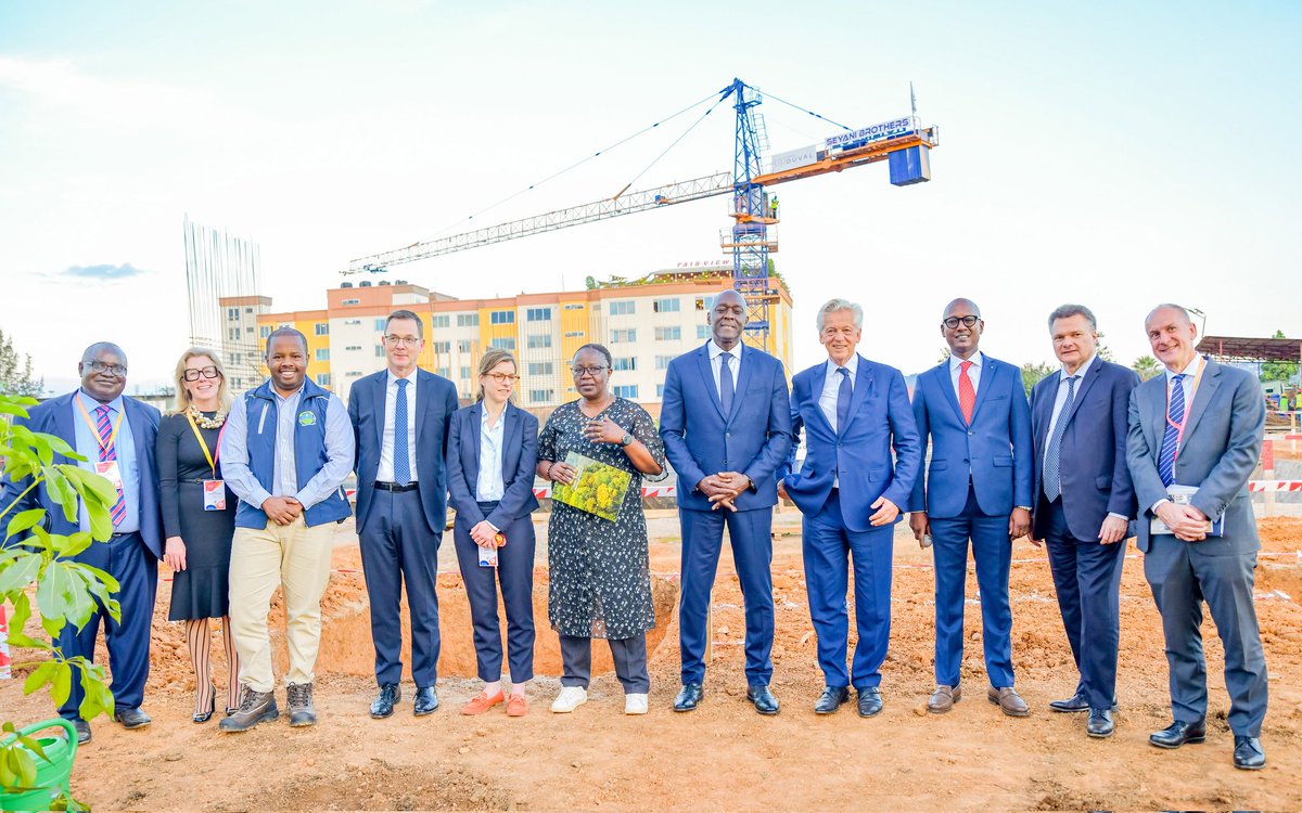 Thrilled to have hosted a tree planting ceremony at Inzovu Mall Construction site on Thursday, joined by @MujaJeanne, @antoine_anfre, @groupe_duval, @IFC _org and @Proparco to plant trees, symbolising our commitment to a sustainable environment  #GreenConstruction #Sustainability