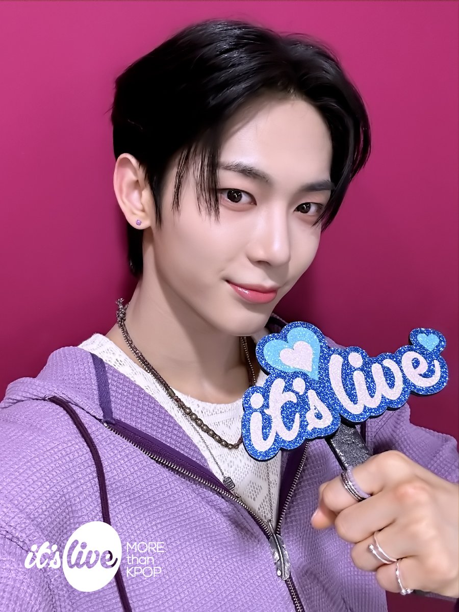 it's Live tweet media