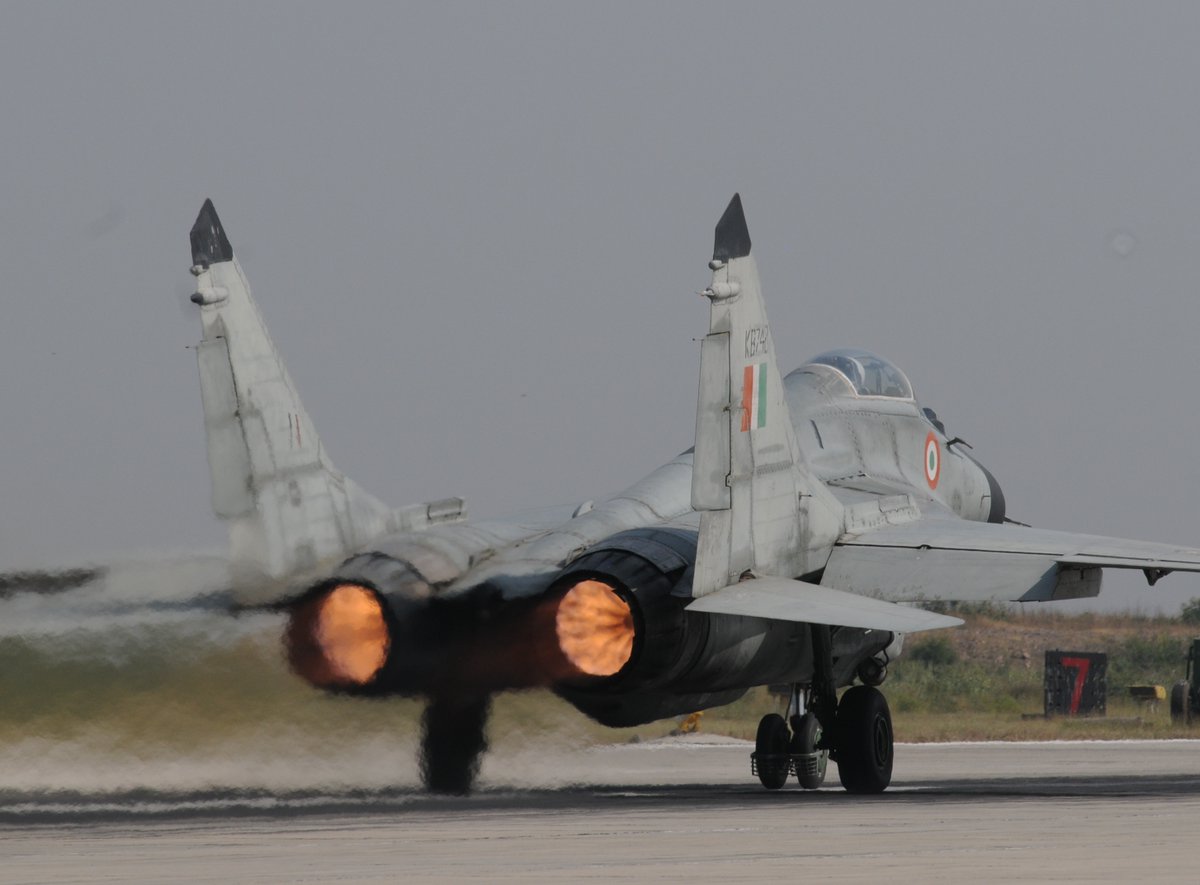 It's this sort of day in northern/central India today 🔥🔥

Can best be described as hot, bloody hot and afterburner hot!!

📷 Vayu