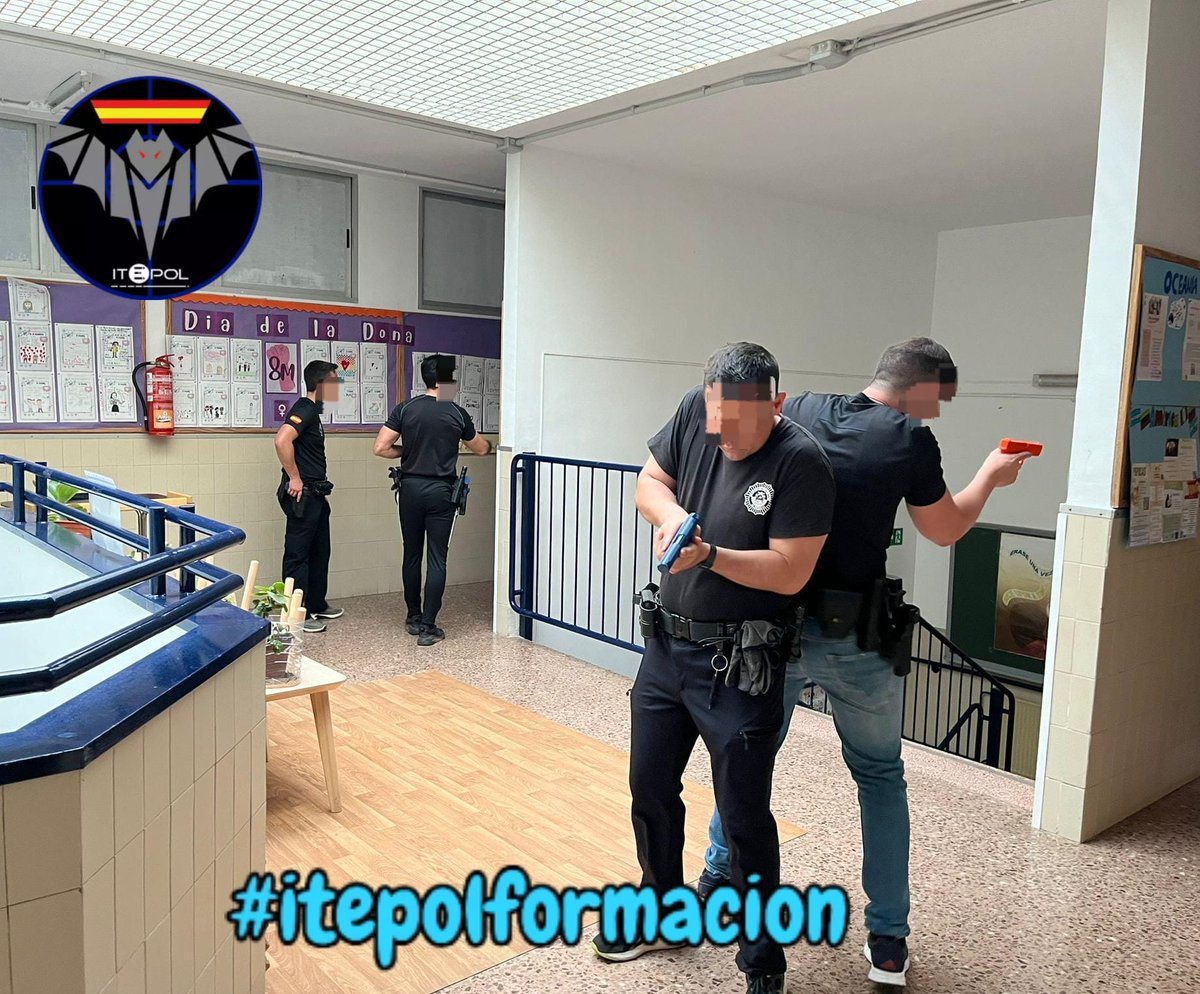ITEPOL_COM's tweet image. Continuamos con el módulo de PROGRESIÓN EN INMUEBLES 🏢👮🏻‍♂️🔫en la Formación Continua ITEPOL.
Desarrollamos el trabajo de pasillos y análisis de puertas así como la forma óptima de progresar.
🤜🏻💙🖤💙🤛🏻
#itepolepviv #itepolformacion #itepol
#laformacionsalvavidas
