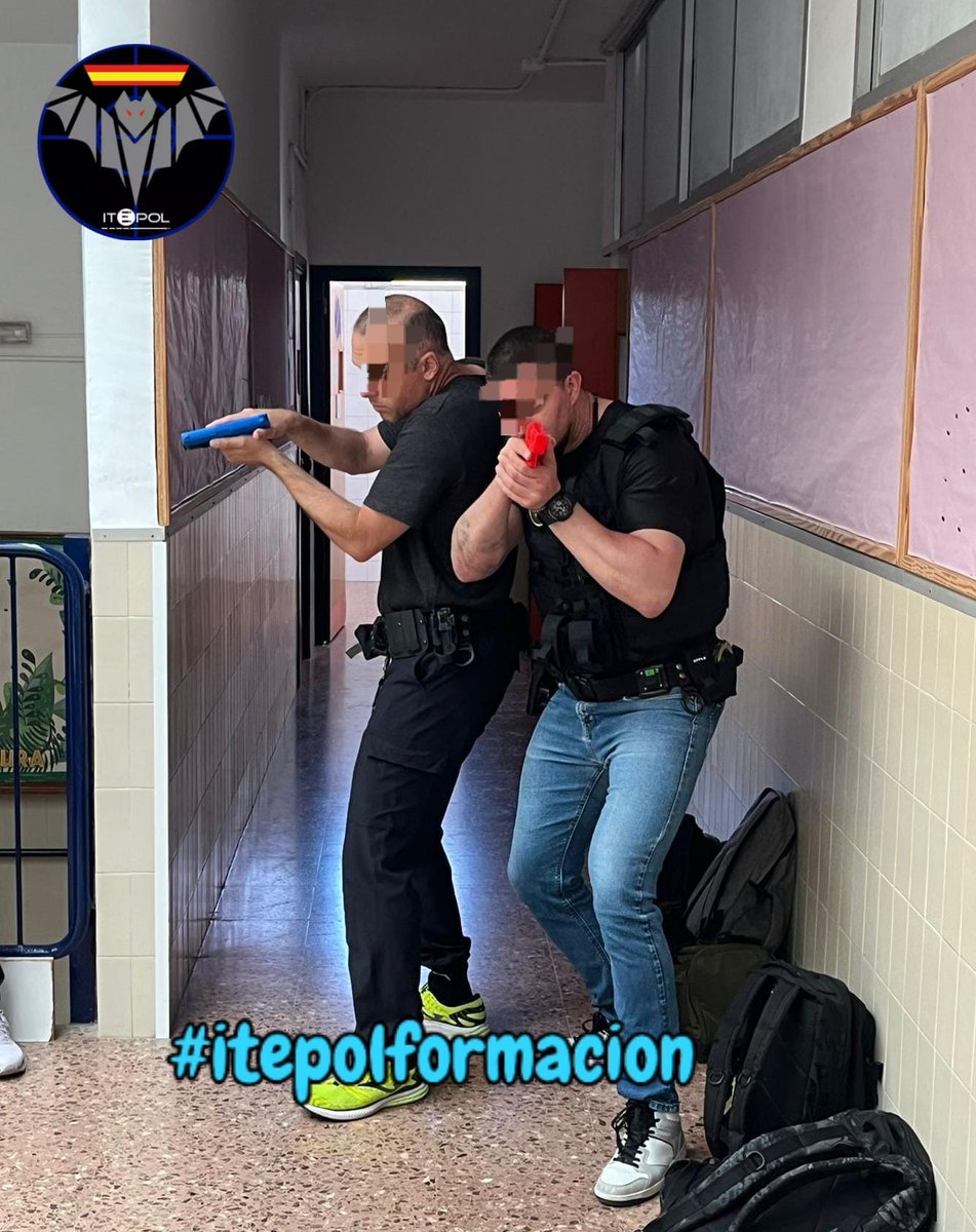 ITEPOL_COM's tweet image. Continuamos con el módulo de PROGRESIÓN EN INMUEBLES 🏢👮🏻‍♂️🔫en la Formación Continua ITEPOL.
Desarrollamos el trabajo de pasillos y análisis de puertas así como la forma óptima de progresar.
🤜🏻💙🖤💙🤛🏻
#itepolepviv #itepolformacion #itepol
#laformacionsalvavidas