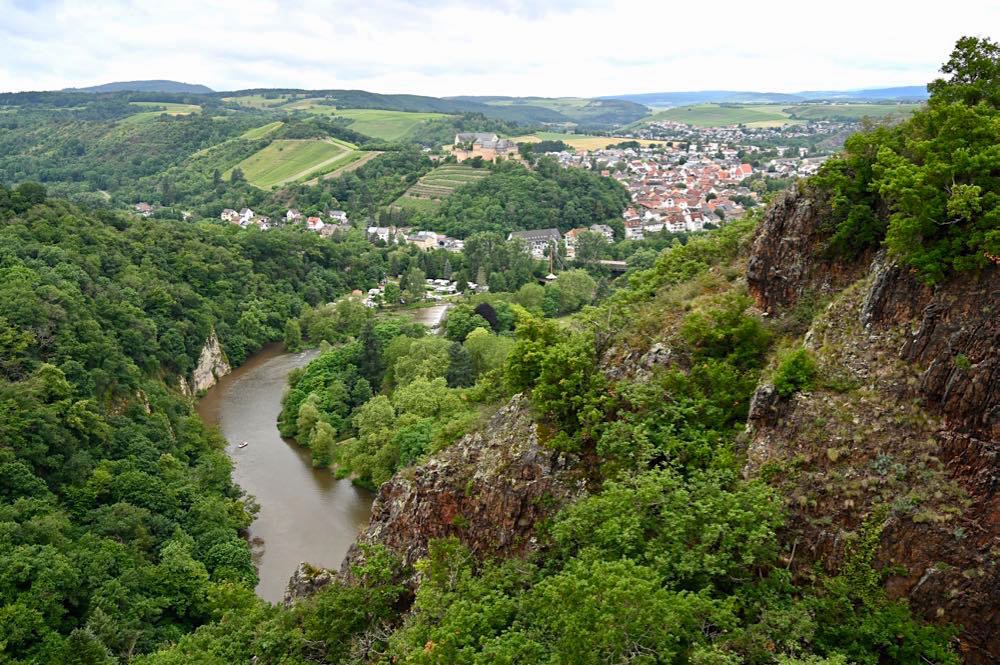 Wandern liegt im Trend, gerade wenn es um den Urlaub geht. 5 beliebte Wanderregionen in Deutschland mit Tipps zu Touren gibt es neu im Blog: people-abroad.de/blog/regionen-… #schwarzwald #pfalz #lahn #franken #nahe